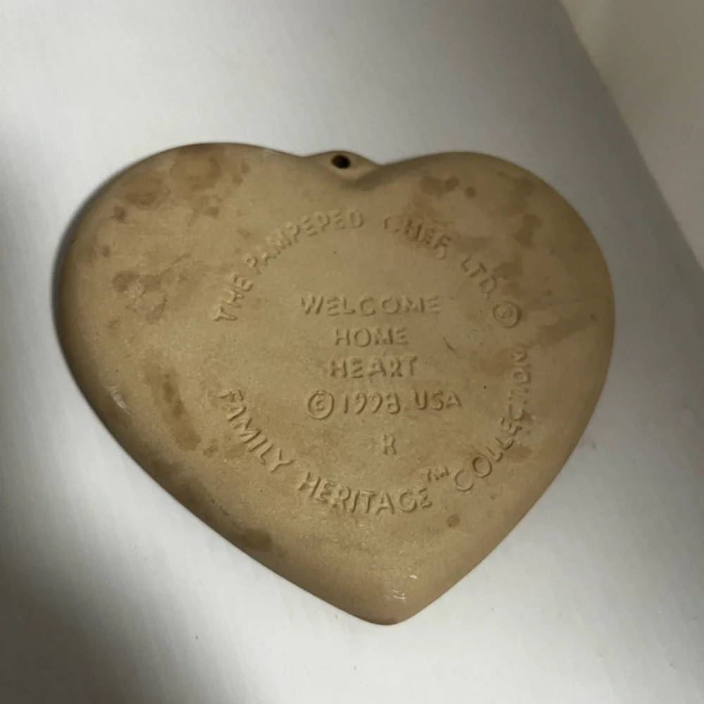 The Pampered Chef Heart-Shaped Stoneware Set - Tan